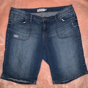 Torrid Distressed Bermuda Jean Shorts Size 24